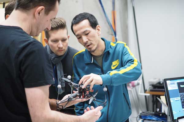 ライゾマティクス_ドローンマジック